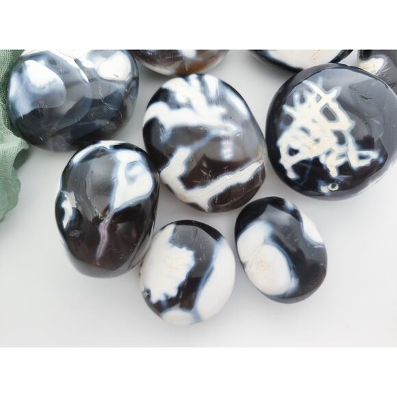 Orca Agate Palm Stone - Picture 5 of 8